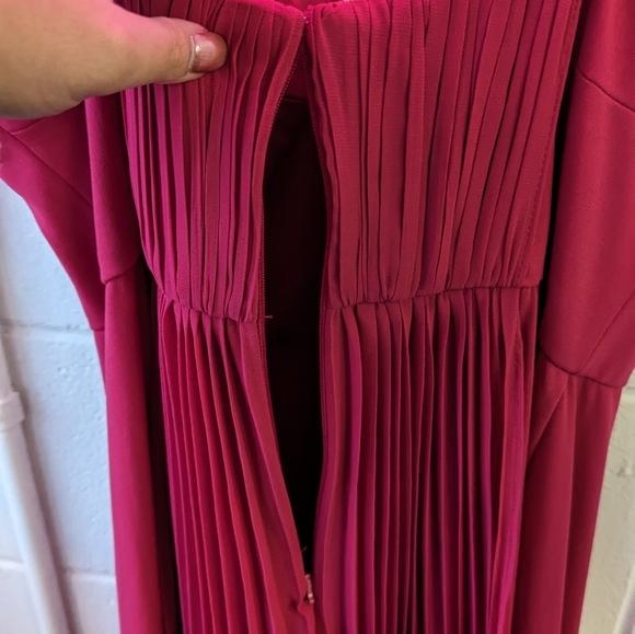 ASOS DESIGN cup detail chiffon overlay pleated maxi dress - Picture 7 of 9